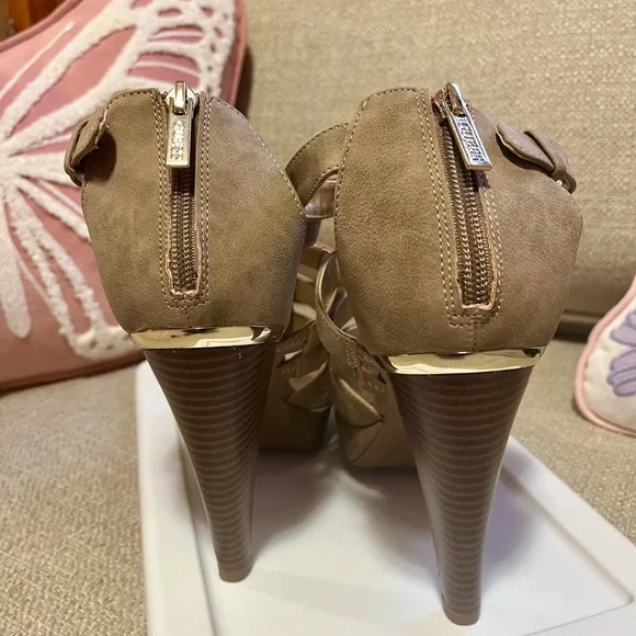 Guess platform heels 8.5 - Picture 2 of 6